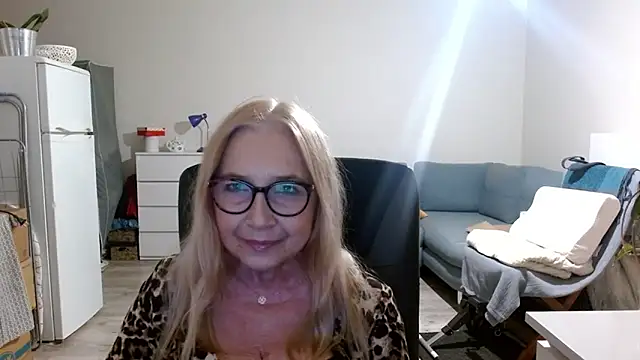 Snapshot of sofia_xkiss chatting on 03/17/25, 09:35 sofia xkiss online show from 03/17/25, 09:35