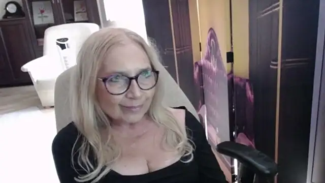 Snapshot of sofia_xkiss chatting on 07/15/26, 01:51 sofia xkiss online show from 07/15/26, 01:51