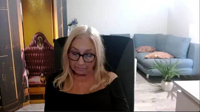 Snapshot of sofia_xkiss chatting on 09/18/25, 02:20 sofia xkiss online show from 09/18/25, 02:20