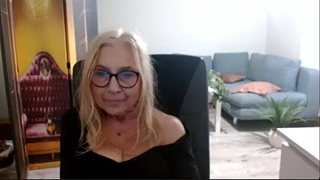 Snapshot of sofia_xkiss chatting on 09/22/25, 02:34 sofia xkiss online show from 09/22/25, 02:34