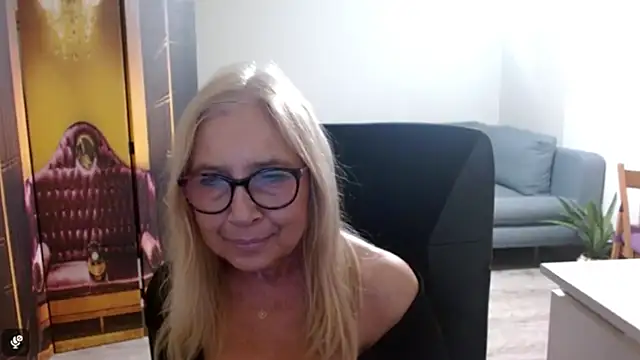 sofia xkiss online show from 11/25/25, 03:12