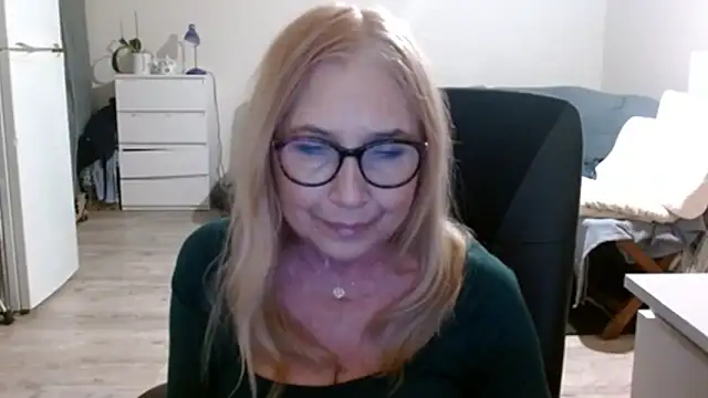 Snapshot of sofia_xkiss chatting on 02/25/25, 05:51 sofia xkiss online show from 02/25/25, 05:51