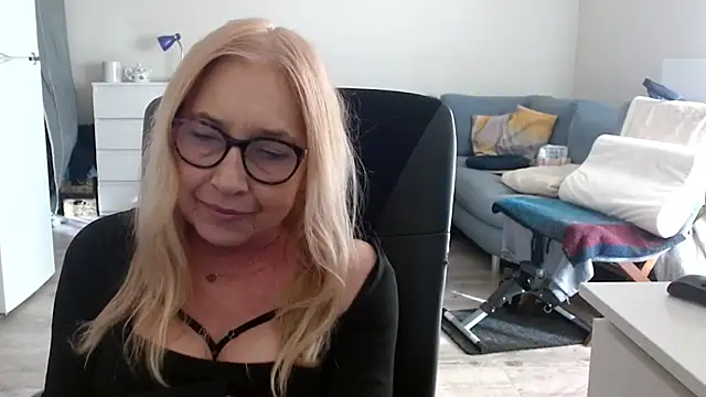 Snapshot of sofia_xkiss chatting on 03/19/25, 02:35 sofia xkiss online show from 03/19/25, 02:35