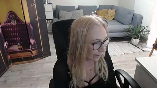 Snapshot of sofia_xkiss chatting on 03/29/26, 03:35 sofia xkiss online show from 03/29/26, 03:35