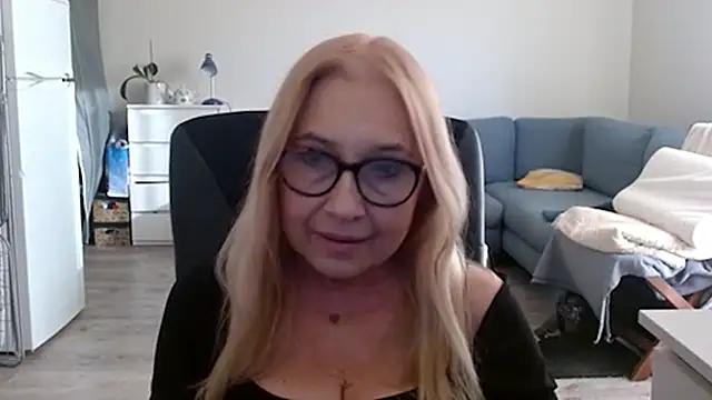 Snapshot of sofia_xkiss chatting on 02/20/25, 02:35 sofia xkiss online show from 02/20/25, 02:35