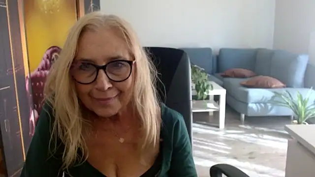 Snapshot of sofia_xkiss chatting on 09/09/25, 01:42 sofia xkiss online show from 09/09/25, 01:42