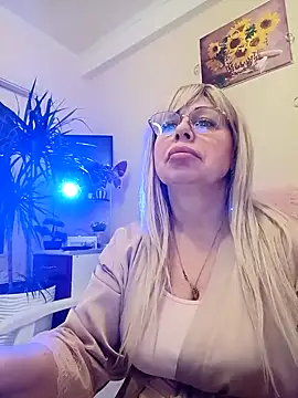 Snapshot of SusieNoreen chatting on 03/07/25, 01:53 SusieNoreen online show from 03/07/25, 01:53