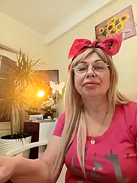 Snapshot of SusieNoreen chatting on 03/19/25, 02:16 SusieNoreen online show from 03/19/25, 02:16