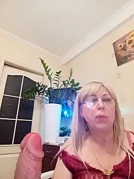 Snapshot of SusieNoreen chatting on 09/14/25, 02:23 SusieNoreen online show from 09/14/25, 02:23