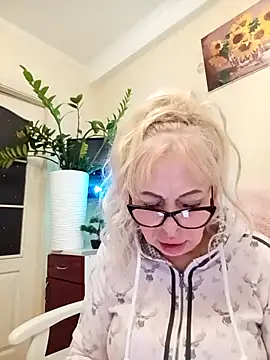 Snapshot of SusieNoreen chatting on 10/01/25, 01:11 SusieNoreen online show from 10/01/25, 01:11