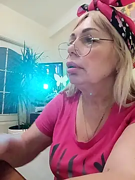 Snapshot of SusieNoreen chatting on 03/19/25, 08:23 SusieNoreen online show from 03/19/25, 08:23