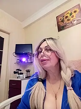 Snapshot of SusieNoreen chatting on 10/20/25, 02:24 SusieNoreen online show from 10/20/25, 02:24