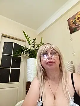 Snapshot of SusieNoreen chatting on 09/13/25, 02:44 SusieNoreen online show from 09/13/25, 02:44
