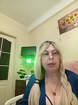 Snapshot of SusieNoreen chatting on 10/12/25, 12:12 SusieNoreen online show from 10/12/25, 12:12