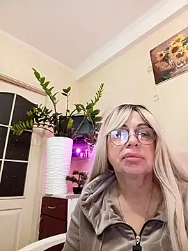 Snapshot of SusieNoreen chatting on 10/02/25, 12:58 SusieNoreen online show from 10/02/25, 12:58