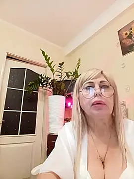 Snapshot of SusieNoreen chatting on 09/18/25, 01:41 SusieNoreen online show from 09/18/25, 01:41