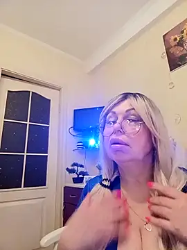 Snapshot of SusieNoreen chatting on 10/14/25, 01:06 SusieNoreen online show from 10/14/25, 01:06