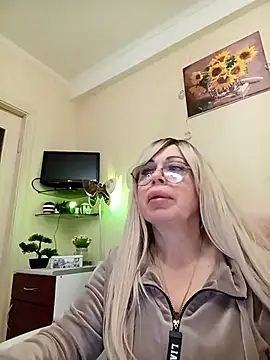 Snapshot of SusieNoreen chatting on 10/05/25, 01:40 SusieNoreen online show from 10/05/25, 01:40