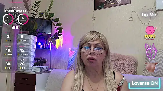 Snapshot of SusieNoreen chatting on 09/14/25, 11:49 SusieNoreen online show from 09/14/25, 11:49