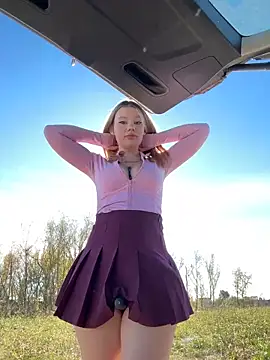 justmila online show from 10/29/25, 10:03