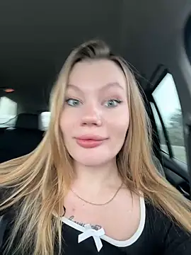 justmila online show from 11/23/25, 12:04