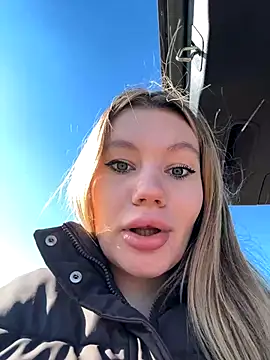 justmila online show from 11/04/25, 10:41