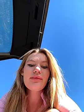 justmila online show from 10/28/25, 10:03