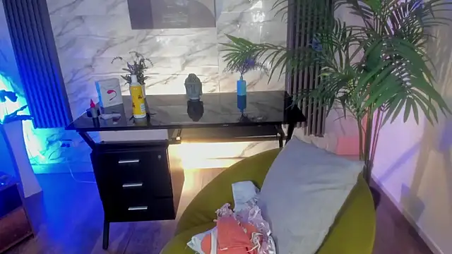 Snapshot of SofiaGomez420 chatting on 02/08/25, 06:43 SofiaGomez420 online show from 02/08/25, 06:43