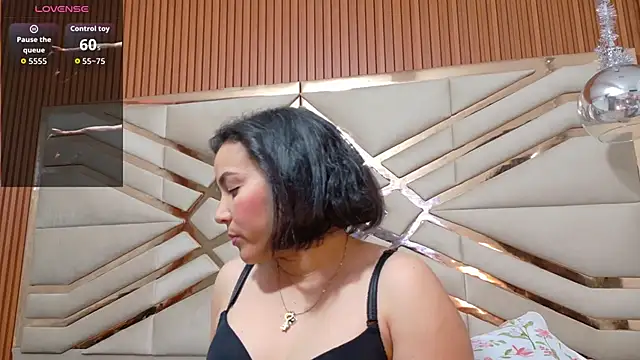 Sluttyandmature online show from 04/17/26, 12:52