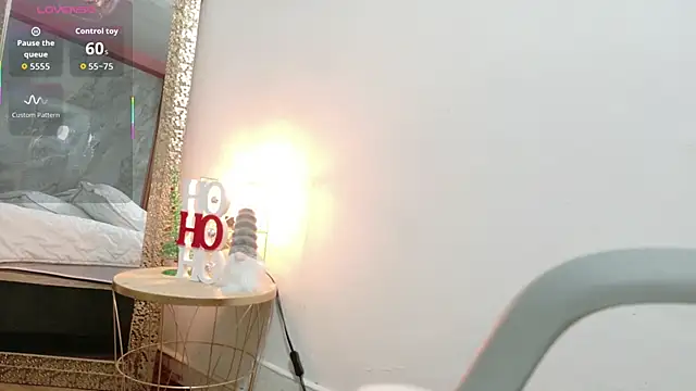 Snapshot of Sluttyandmature chatting on 11/19/25, 01:00 Sluttyandmature online show from 11/19/25, 01:00