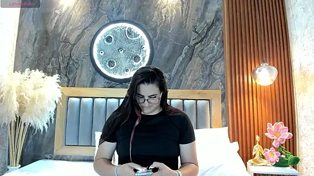 Snapshot of BellaPeers_ chatting on 04/27/26, 10:35 BellaPeers online show from 04/27/26, 10:35