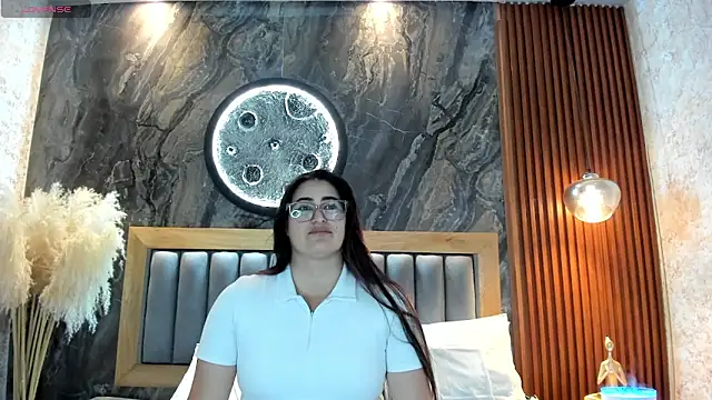Snapshot of BellaPeers_ chatting on 05/12/26, 10:43 BellaPeers online show from 05/12/26, 10:43