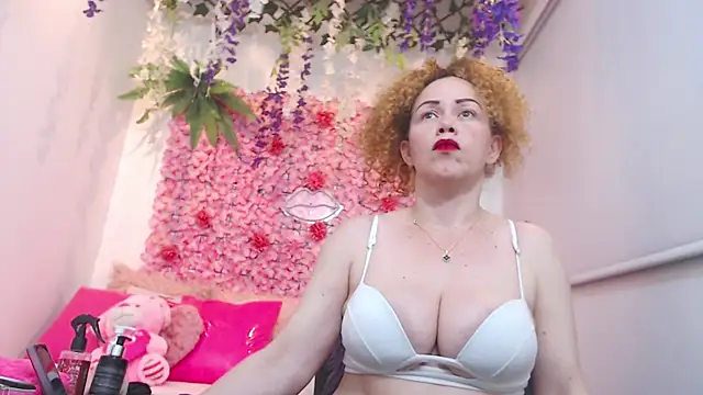 BLONDE SEXYHOT online show from 11/05/25, 11:41