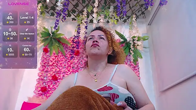 BLONDE SEXYHOT online show from 02/10/26, 06:01