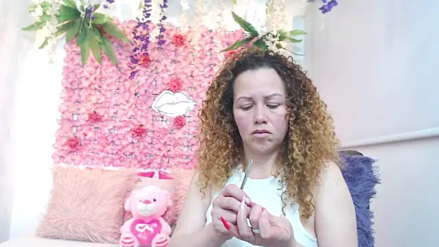 BLONDE SEXYHOT online show from 11/19/25, 12:21