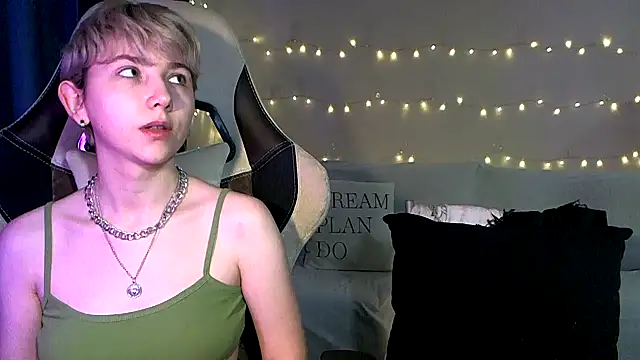 velvetvalkyries online show from 03/18/25, 05:55