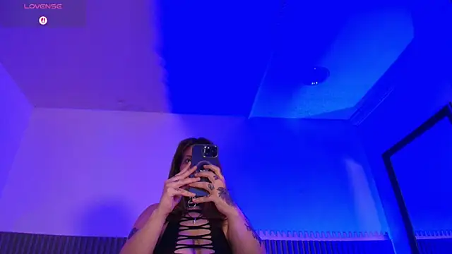 Iamvictoria06 online show from 02/05/26, 07:21