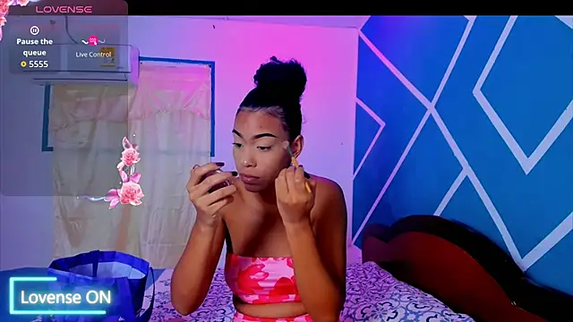 Snapshot of sasha_fox00 chatting on 09/26/25, 06:31 sasha fox00 online show from 09/26/25, 06:31
