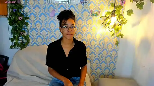 Snapshot of sasha_fox00 chatting on 02/02/25, 11:32 sasha fox00 online show from 02/02/25, 11:32