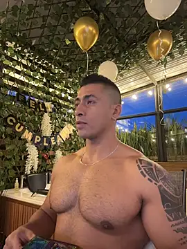 Snapshot of aaroncolombia chatting on 04/08/26, 11:28 aaroncolombia online show from 04/08/26, 11:28