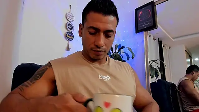aaroncolombia online show from 09/25/25, 09:48