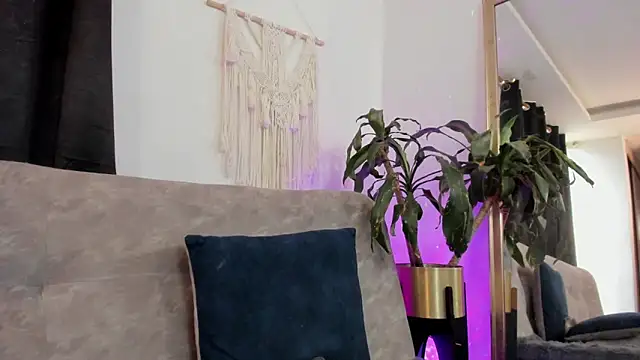 aaroncolombia online show from 04/21/26, 10:49