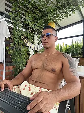 Snapshot of aaroncolombia chatting on 04/09/26, 04:13 aaroncolombia online show from 04/09/26, 04:13