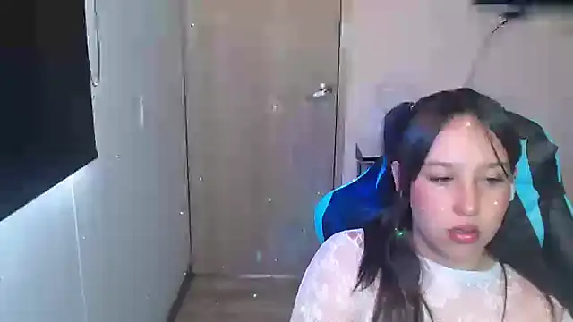 Skarlet Adams28 online show from 03/03/26, 06:59