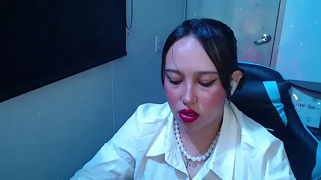 Skarlet Adams28 online show from 03/18/26, 09:15