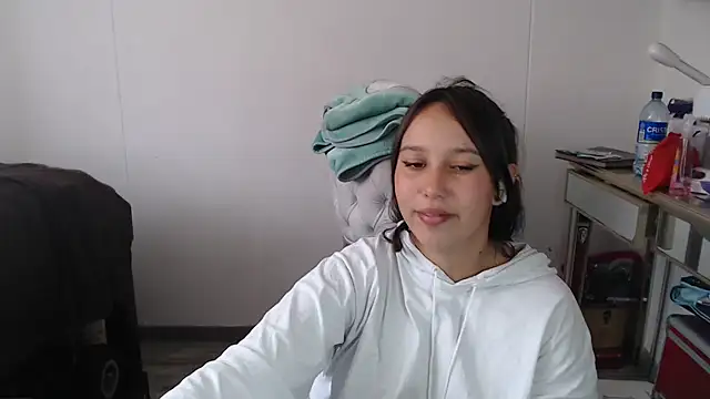 Skarlet Adams28 online show from 02/17/25, 07:55