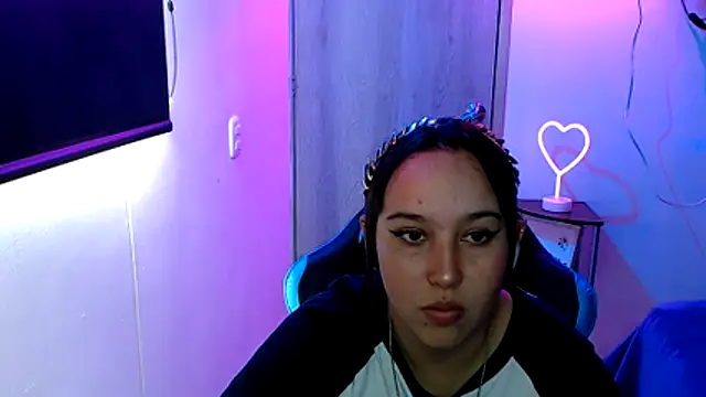 Skarlet Adams28 online show from 04/28/26, 08:35