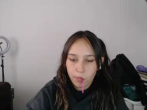 Skarlet Adams28 online show from 03/13/25, 08:43