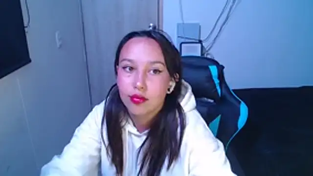 Skarlet Adams28 online show from 12/02/25, 09:49