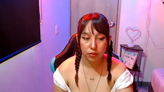 Skarlet Adams28 online show from 05/12/26, 08:37